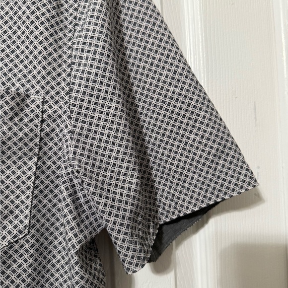 Tahari Men’s Slim Fit Casual Button Down Short Sleeve Shirt Size Medium - Picture 9 of 10